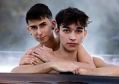 Twinks Kai Locks and Dylan Matthews fuck like crazy