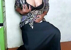 Naughty Hijab Shemale Masturbating and Cumming