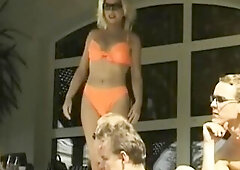 See this experienced blond vixen in sunglasses get completely wet with overflowing cum from multiple pulsating dongs, her body trickling and clenching