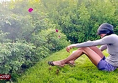 Evelyn27 shows off in public wearing yoga shorts and flip-flops