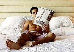 SHOWER BAIT - Shower spy hunk gets his nut off with stranger