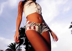 Self Pleasing Model Melena Plays With Her Dildo Outdoors!