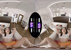 Skinny redheaded Alita cosplayer teases with a lollipop before giving a firm handjob and delivering sharp spanks in immersive VR