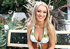 Charming blonde Diana Doll showed off her pussy