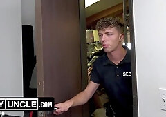 Heterosexual Security Gaurd Attempts Brody Kayman’s Monster Penis ~ Youngster Vs. Gigantic Beef whistle