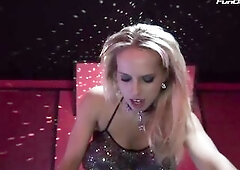 Sexparty im Swingerclub mit unterfickter Mother I'd Like To Fuck von nebenan