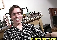 Lusty gay dude Mike Challenger faps his hairy schlong