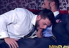 Executives enjoy wet blowjobs and analpounding at the club