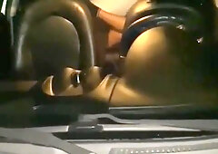 Dogging do Poderoso marido leva esposa novinha para o dotado comer dentro do carro na rua