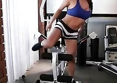 Fit tranny Jessy Dubai strokes to cumshot in the gym