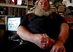 Fearded Daddy bear jerking and cumming 2