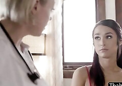 Skinny ts cutie Khloe Kay is nervous for her physical exam but the look of her breasty doctor Dee Williams eases her emotion. The 2 loose in the heat 