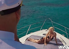 Kendra Sunderland: Yacht Tease, Beach Thrill