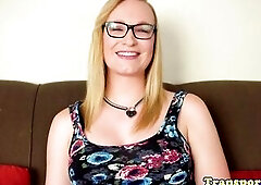 Amateur spex trans wanks hard jock solo