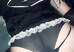 Le pedí a mi vecino heterosexual que me ayudara a mover muebles. ¡¡TERMINÓ FOLLANDO MI CULO