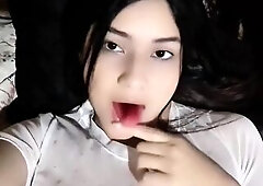 Latin chick touches her soaked snatch