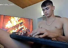 Kayn hot colombian boy big cock cums on cam 4
