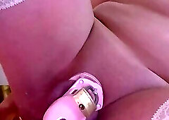 I fucked my sissypussy while my clit is in a pink chastity and my gf is out with her gf‘s💖