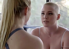 Short-haired Juicy Babe Hot Sex Video