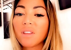 Amateur blonde babe masturbates on cam