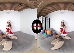 Stunning Daniela flaunts her sexy feet and wishes you Merry Christmas - VRFootFetish