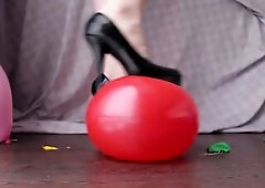 POP BALLOONS WITH FEET IN EBONY HIGH-HEELED SHOES FETISH SLENDER BEAUTY ASMR