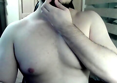 Muscled jock ripples on web cam