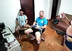 Backstage recording of amateur fun with young guys CarmonaOficial and Barbara Fartura