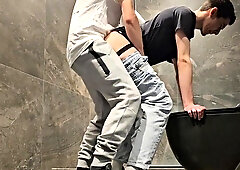 FELLOW POUND STUD AND JISM ON FACE