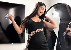 Anna Arango Gets a Cum In Her Mouth
