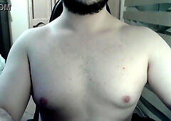 Muscled jock ripples on web cam