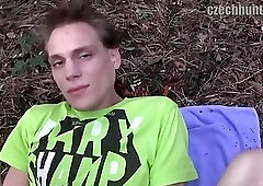 A yоoung Czech fellow bonks outdoor