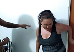 Madrastra cachonda quiere follar