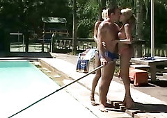 Pool boy plus two hot tranny having fun