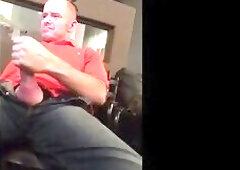 Str8 daddy jerking watching porn