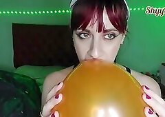 ShyyFxx having fun with balloons for the first time- Balloon Fetish- Full on XRED