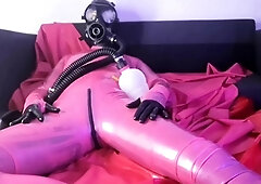 Amateur CDin latex dildoing