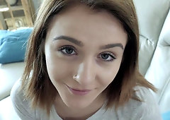 Cute babe Rosalyn Sphinx welcomes in fat pecker