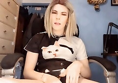 Jessica Bloom teases with her massive trans dick in JOI CEI countdown