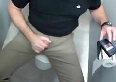 Draining-off in the office restroom stall