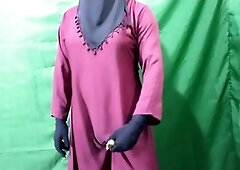 Desi-Queen1 enjoys a solo session with some steamy masturbation