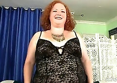 Fat Scarlett Raven Reaches Orgasm with The Help of Her Magic Wand