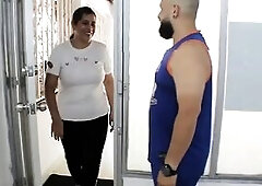 mother I'd like to fuck riding my dick for a valuable service I asked for - Porn in Spanish, I asked for a service from a mother I'd like to