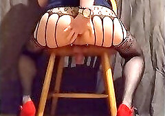 Handsfree sissy cumshot from assfingering