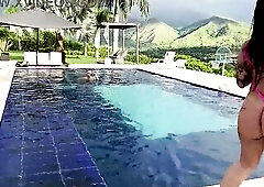 Salome Gil ends up having sex in the pool with a renowned Spanish professional photographer, XAVIphoto