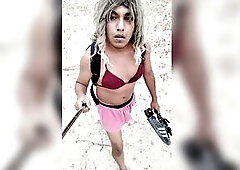 lnida trans se cambia de ropa y tacones le gusta desnudarse en publico