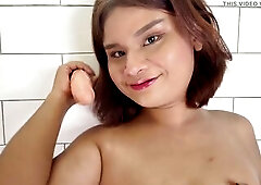 Thai Ladyboy Gigi Wanks Her Shlong, Plays Oil.