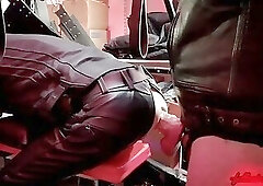 - Dressage et fuck biker puppy