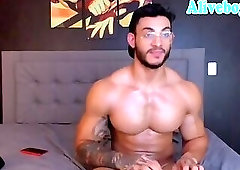 tattooed bodybuilder in glasses solo webcam