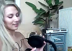 Naked blond was so into listening the music that she didn't notice a guy who came to lick her pussy